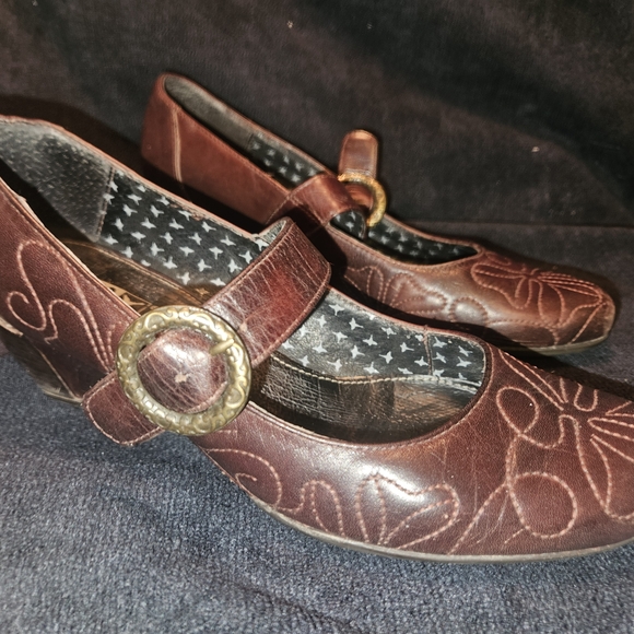 PIKOLINOS Size 7 Brown Low Heels with Gold Buckle - Picture 3 of 13